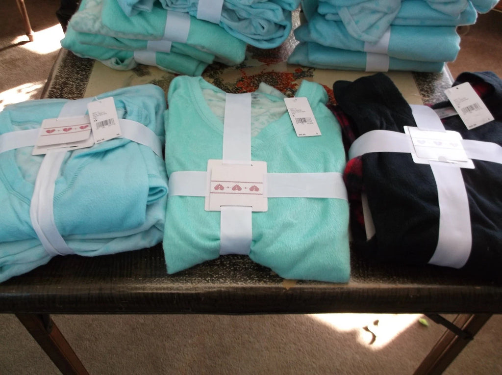 New Soft Sensations Womens 2 Piece Fleece Pajamas   V-Neck